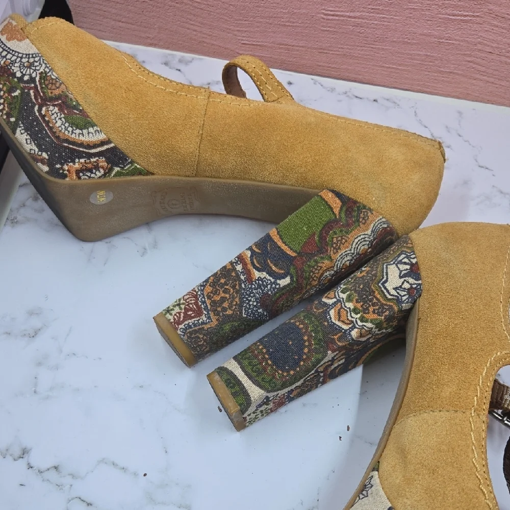 Lucky Brand Yellow Suede Platform Heels Size 7.5 - Picture 7 of 15